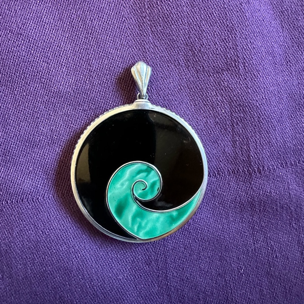 Vintage “Wave” Locket